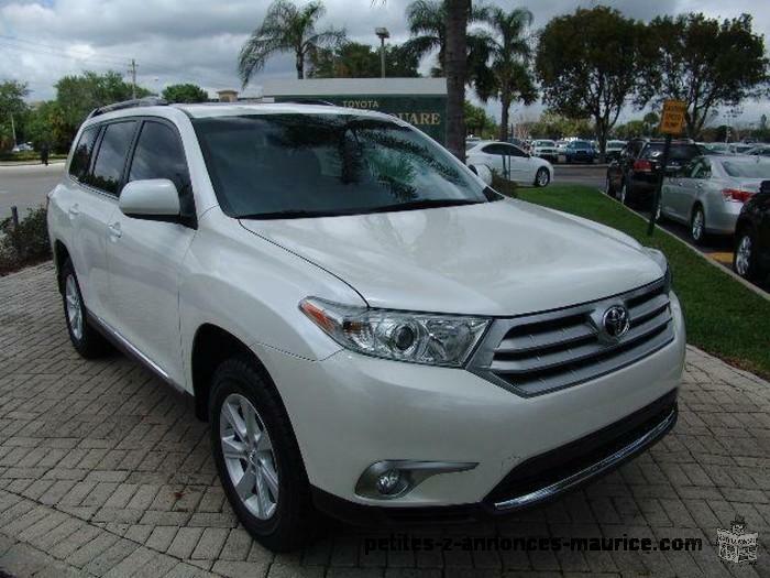 2012 TOYOTA HIGHLANDER SE, Car looks like brand new, Single owner, No accident Record and car in pe