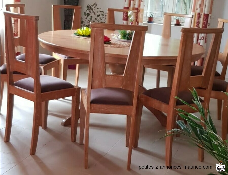 Cérusé round table in solid wood for 10 people