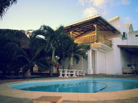 CALODYNE - TO RENT VILLA 8 ROOMS FULLY FURNISHED, POOL AND TROPICAL GARDEN.
