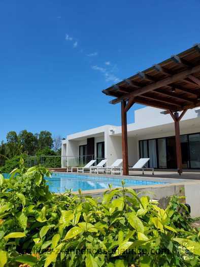 EXCEPTIONAL 8 BEDROOMS GOLF VILLA: BETWEEN RIVER AND SEA, CLOSE ROCHES NOIRES LAGOON - MAURITIUS