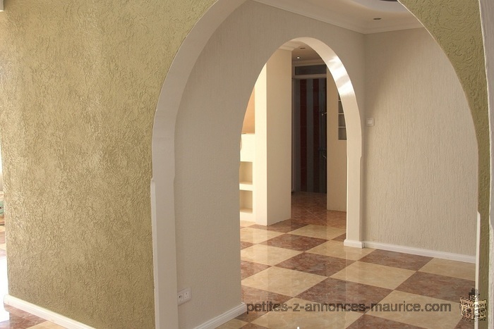 FOR SALE SPACIOUS LUXURY VILLA IN PEREYBERE.