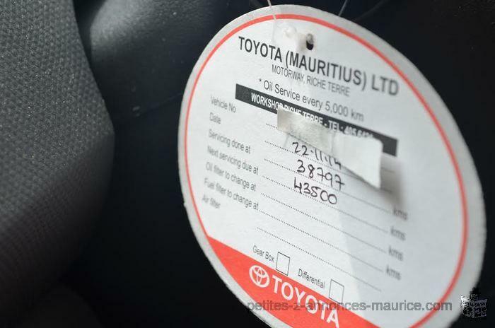 Occasion Unique Seul proprietaire Toyota Yaris Hatchback - Manual Japan Full Option