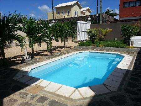 PEREBEYRE - FURNISHED OR UNFURNISHED RENTAL: Villa duplex of 6 bedrooms with swimming pool and garde