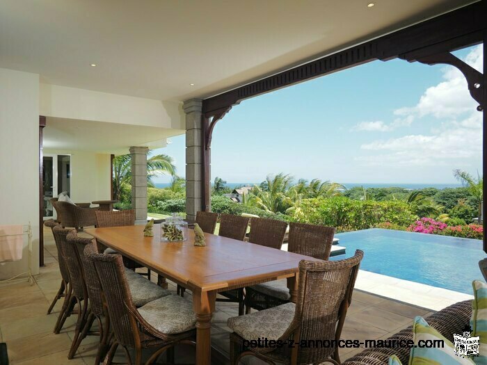 PRESTIGIOUS VILLA WITH BREATHTAKING SEAVIEW WITHIN A GOLF IN THE AUTHENTIC SOUTH-WEST