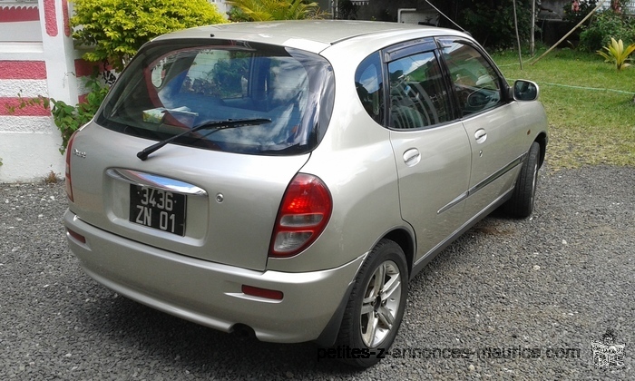 Toyota Duet 2001